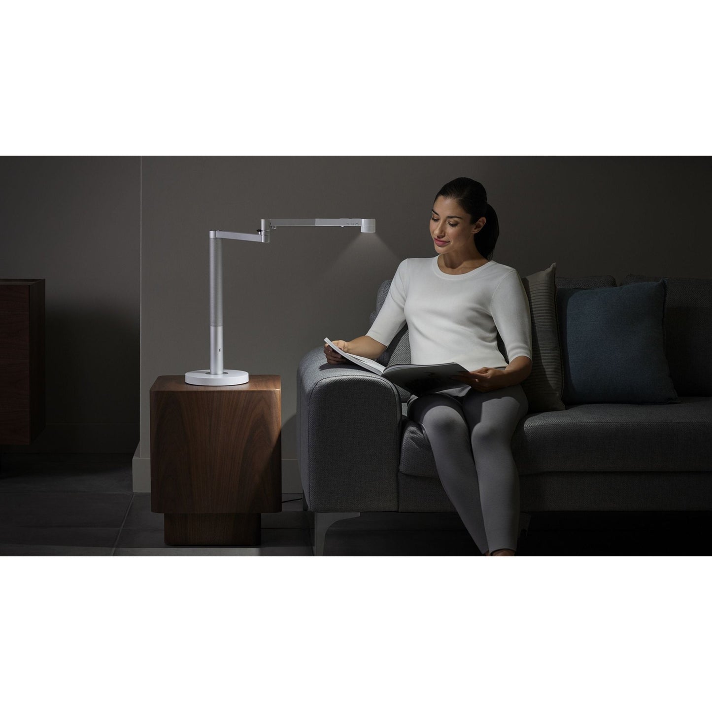 Dyson Solarcycle Morph™ desk light CD06 - Antaki Group - Medaid