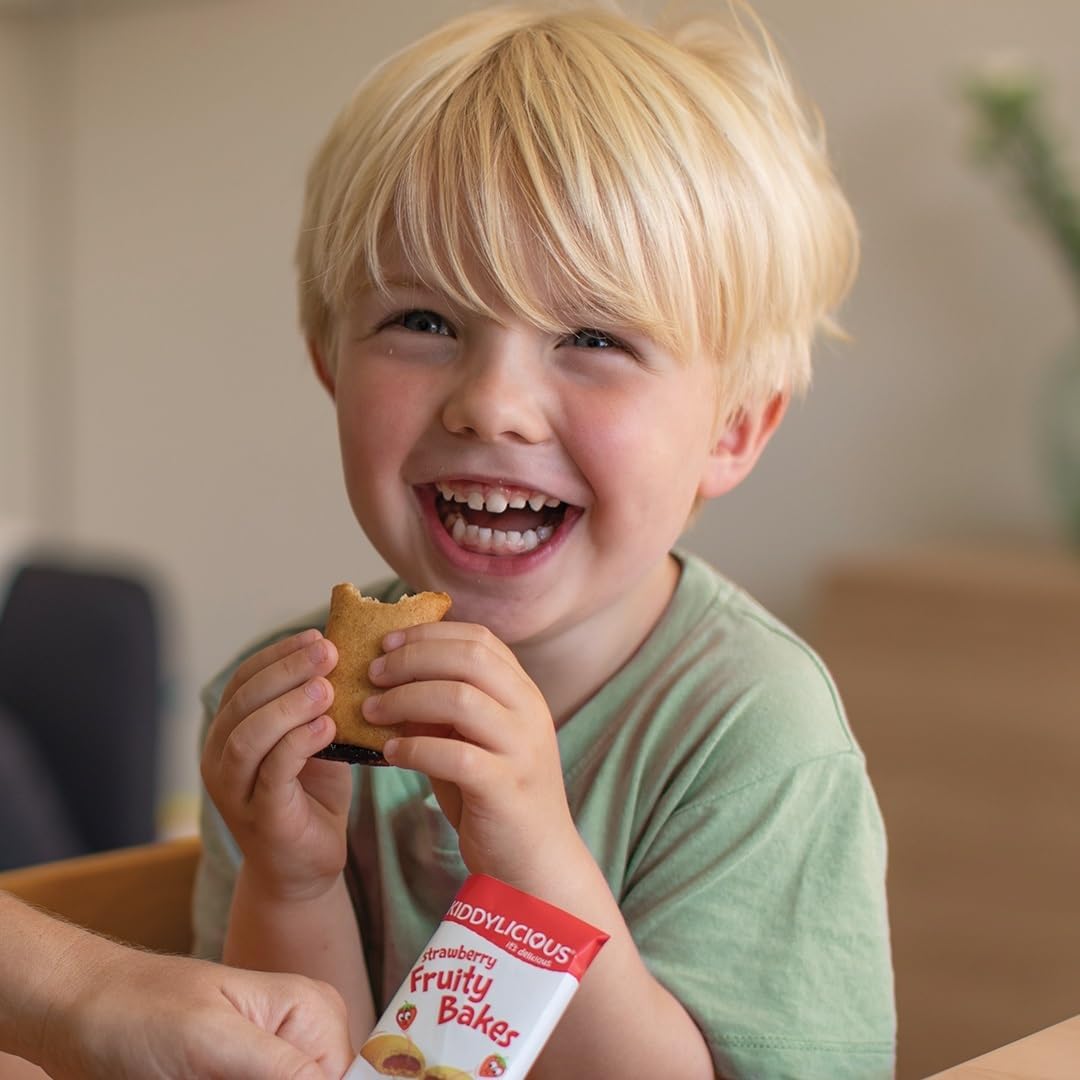 Kiddylicious Strawberry Fruity Bakes - Delicious Snacks for Kids with Real Fruit Centre - Suitable for 12+ Months - Medaid
