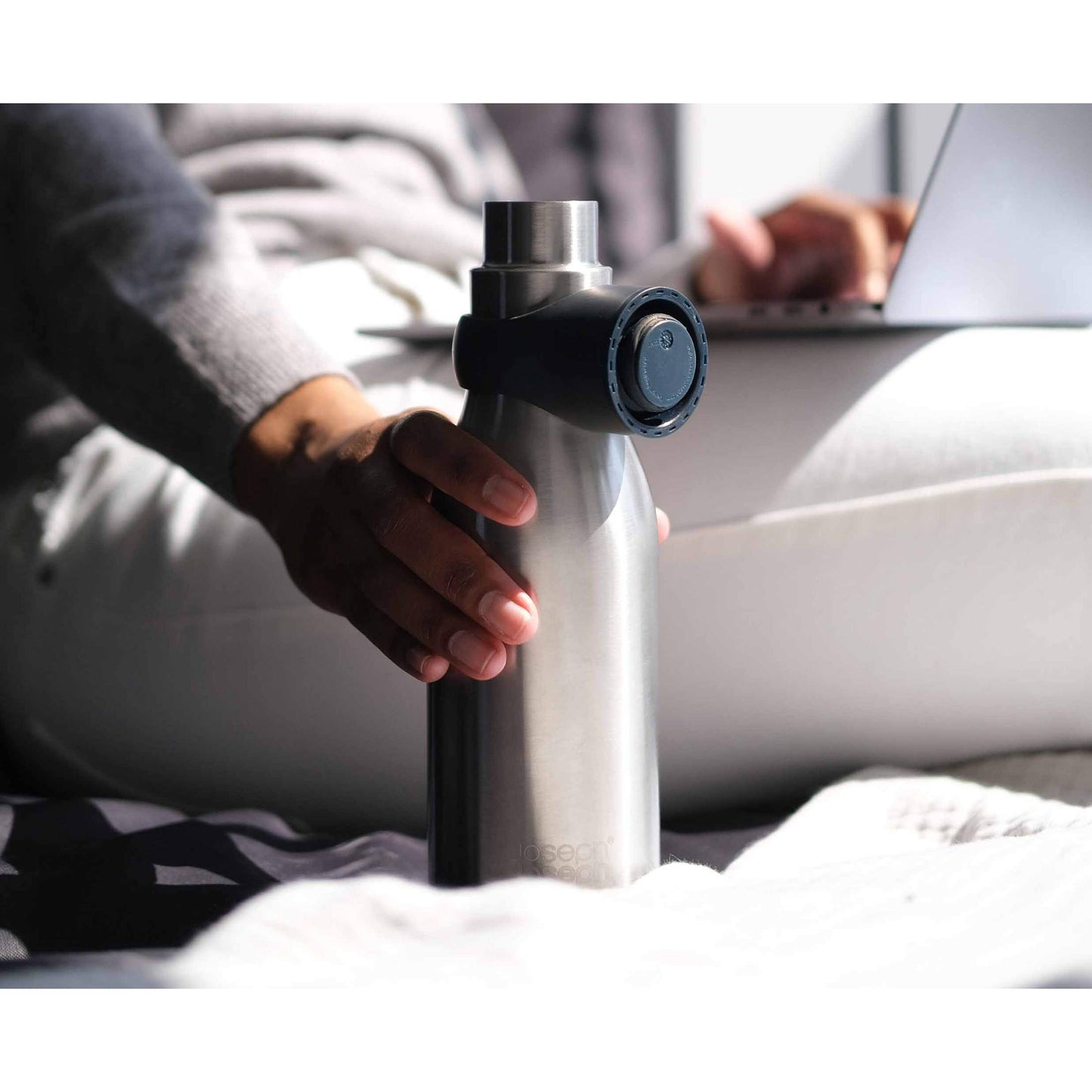 Joseph Joseph Loop™ 500ml Stainless-steel Vacuum Insulated Water Bottle Stainless steel - Medaid