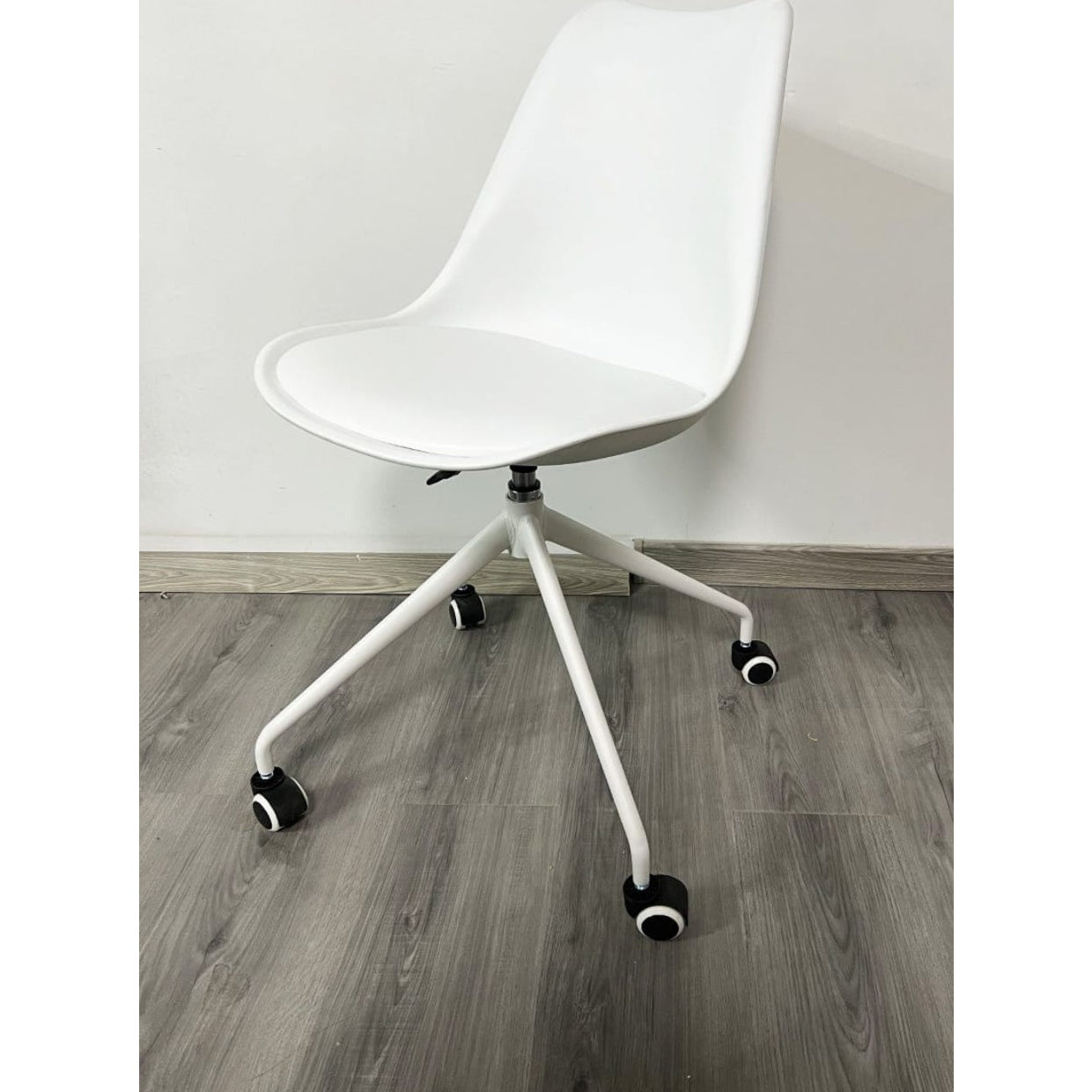 Aura - Office Desk Chair - Medaid