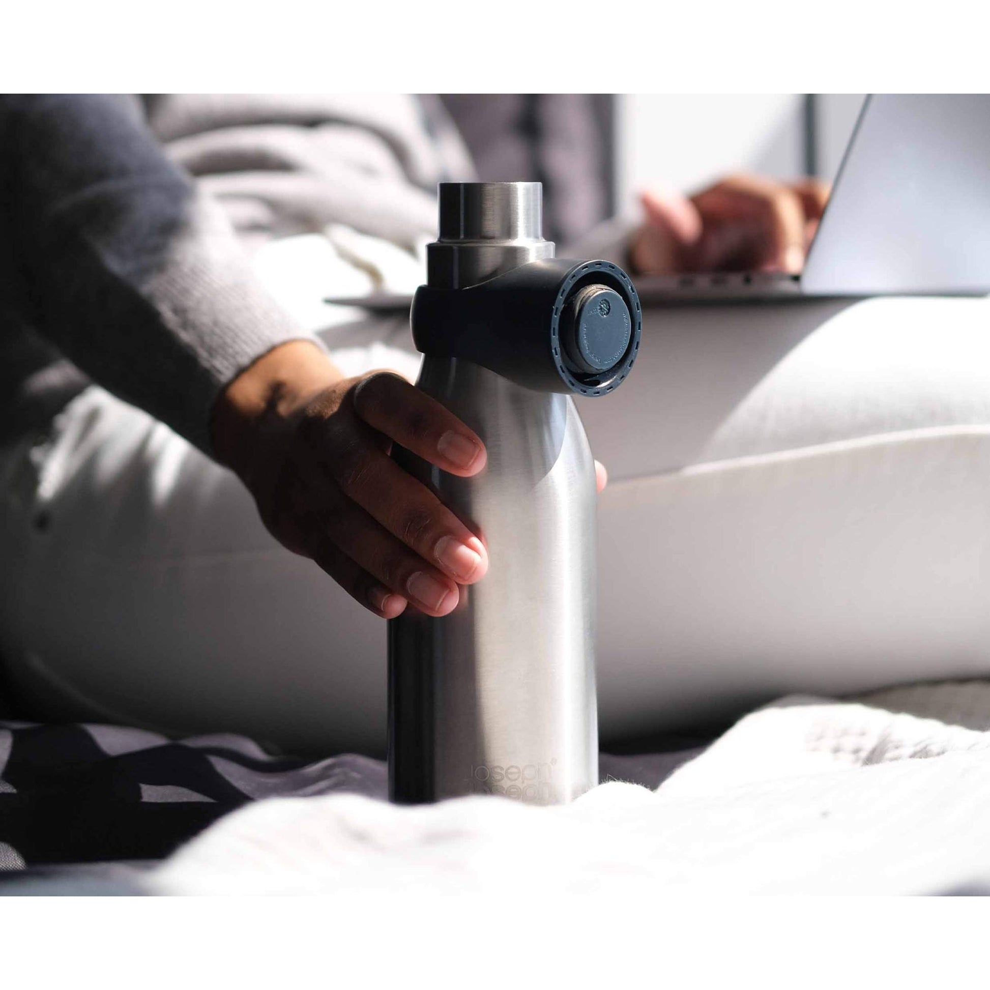 Joseph Joseph Loop™ 500ml Stainless-steel Vacuum Insulated Water Bottle Stainless steel - Medaid