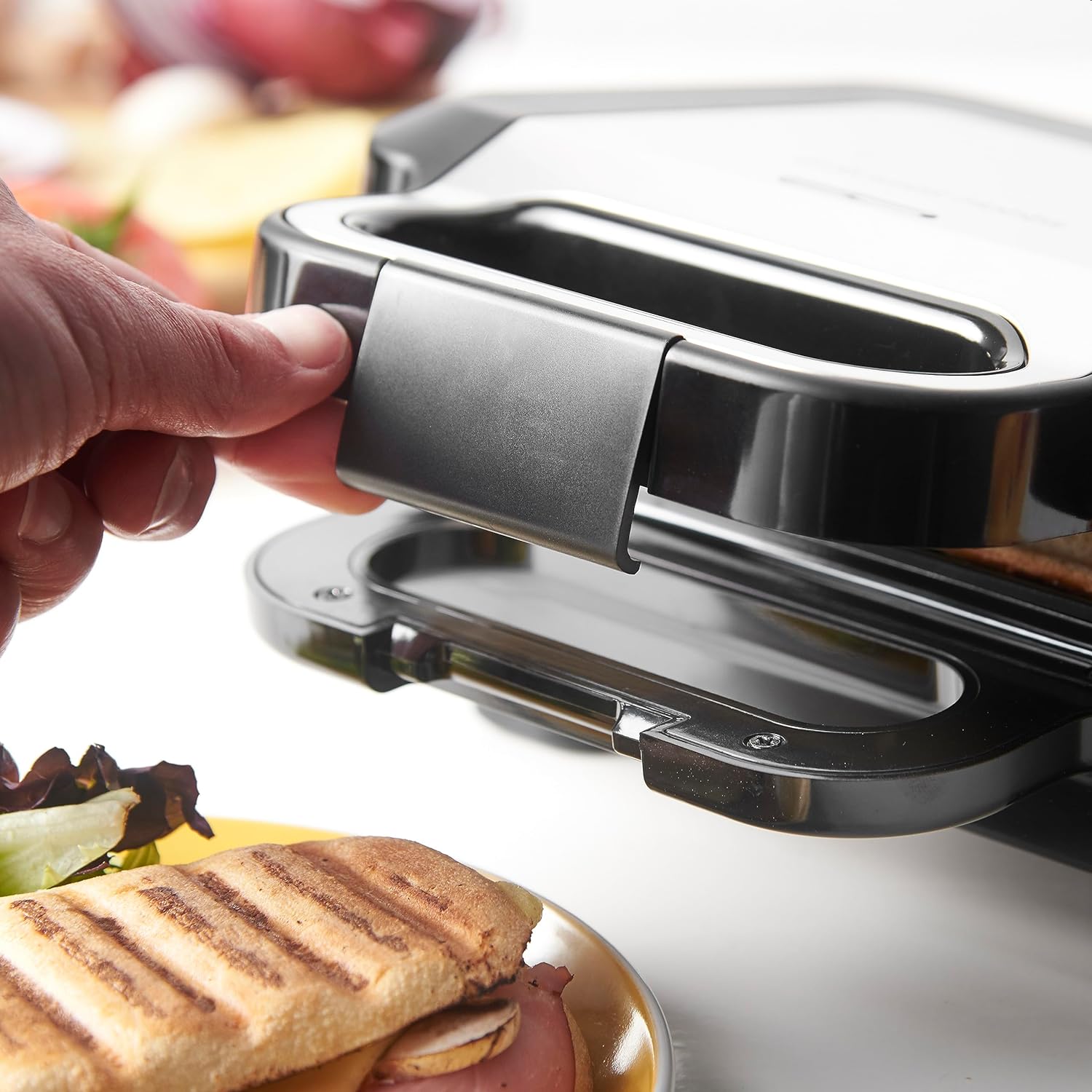 Russell Hobbs Multifunctional 3-in-1 Sandwich Maker, Waffle Iron, Contact Grill - Medaid