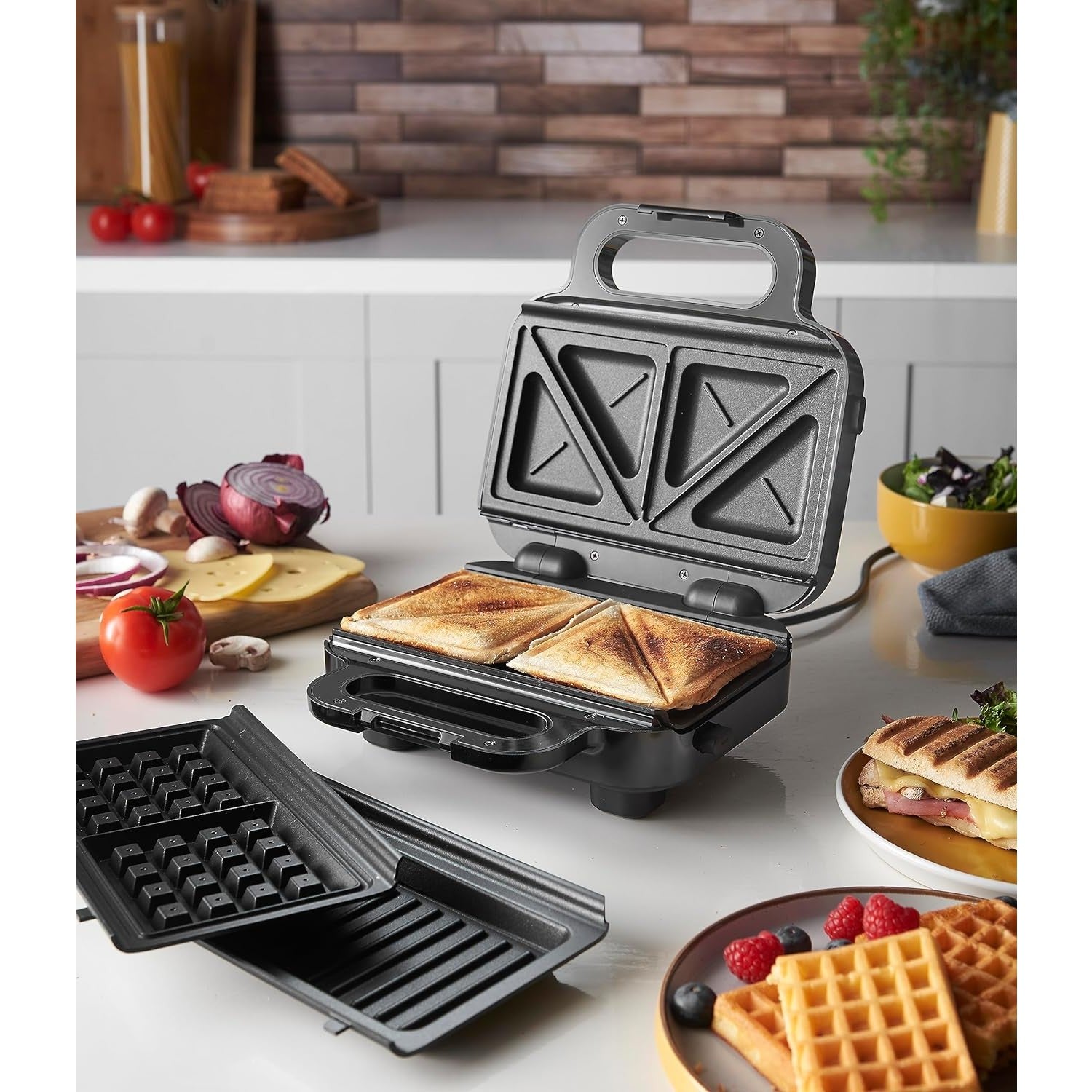 Russell Hobbs Multifunctional 3-in-1 Sandwich Maker, Waffle Iron, Contact Grill - Medaid